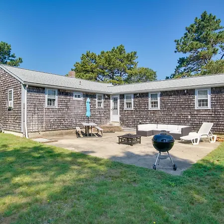 Coastal Cape Cod Charmer Walk To Beach And Main St!